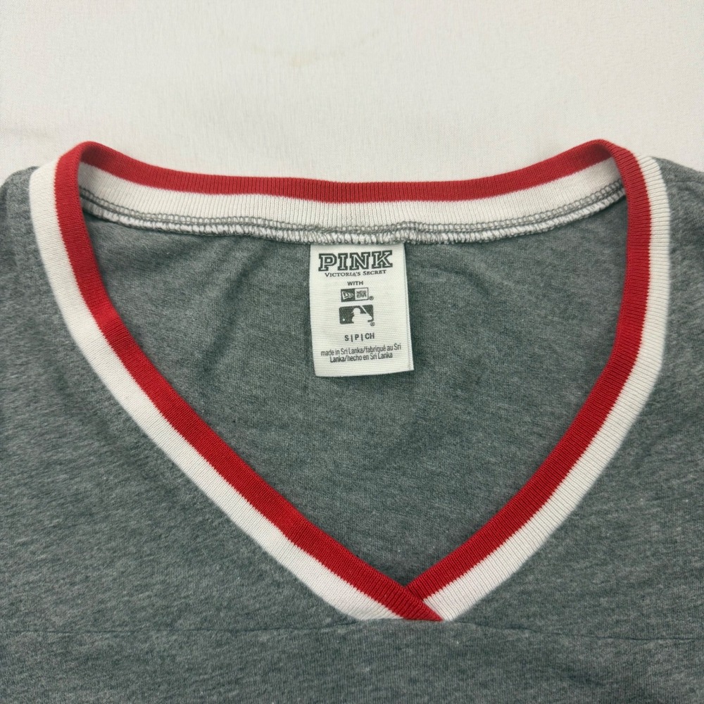 PINK Victoria's Secret T-Shirt Women Small Gray Chicago Cubs MLB Sequin Graphic - Picture 4 of 8